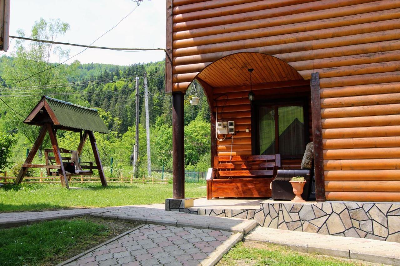 Cottage "Kliverent" Jaremče Exteriér fotografie